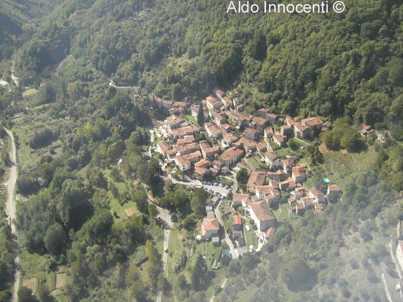 CONVALLE DI PESCAGLIA DALL'ELICOTTERO